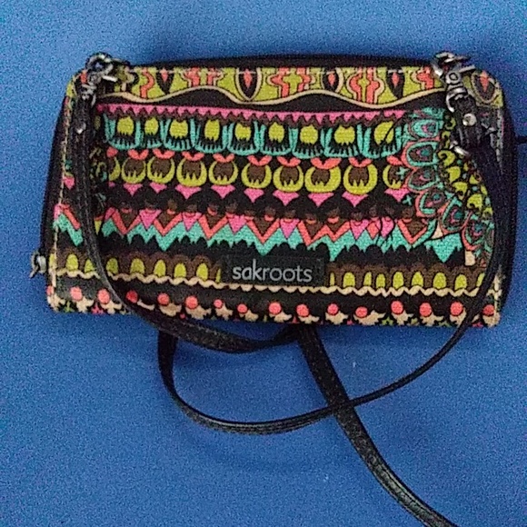 Sakroots Zip Around Wallet w/ Detachable Long Strap Large Slide Pocket on Front - Picture 4 of 8